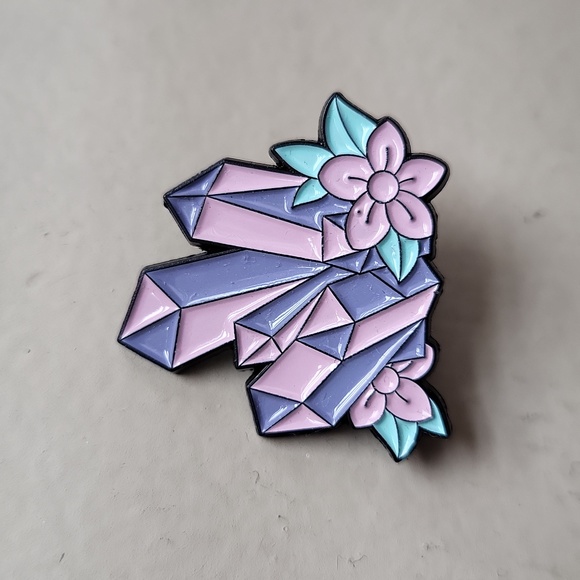 Crystals and flowers enamel pin - Picture 1 of 3